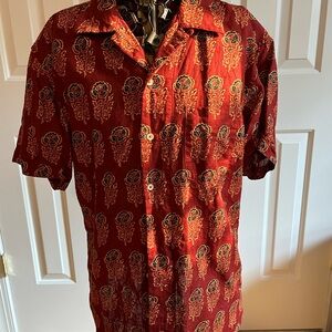 Taylor Stitch red camp collar short sleeve button down shirt. Men’s size medium